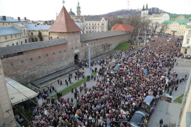 На Львівщині рекомендують обмежити масові заходи, аби запобігти коронавірусу
