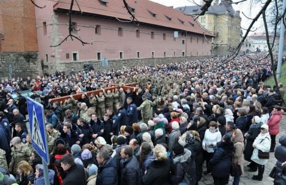 В неділю у Львові Хресна хода: де перекриватимуть рух транспорту