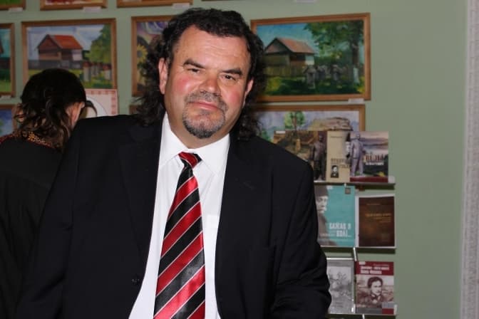 Голова Львівської спілки письменників прокоментував скандал із підтримкою «Слуг народу»