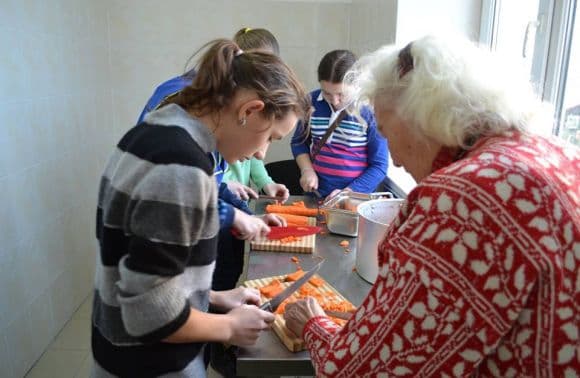 Львів’ян закликають поширювати інформацію про соціальні їдальні серед потребуючих