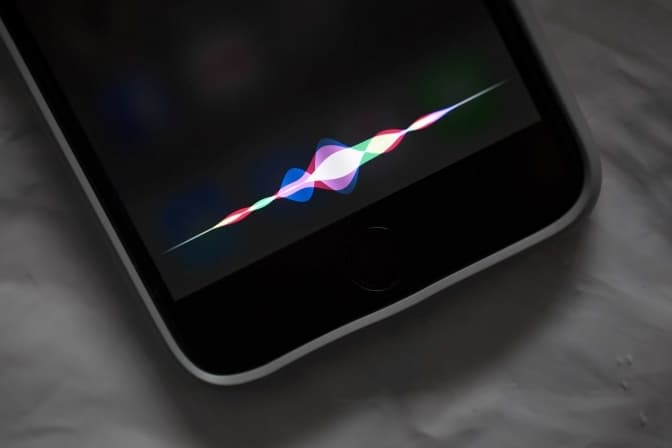 Apple хоче навчити свого голосового помічника Siri говорити українською