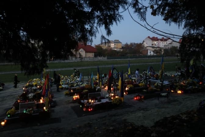 Личаківське кладовище охоронятимуть цілодобово після акту вандалізму