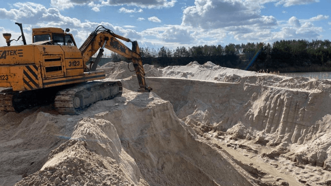 Родовище кварцового піску біля Львова виставили на продаж