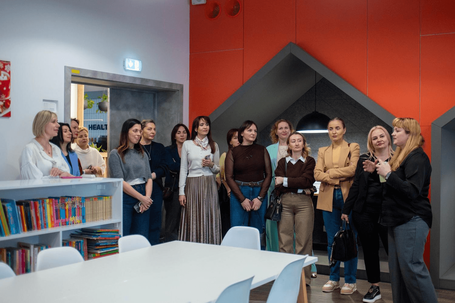 Директорка школи MRIYDIY у Львові Любов Собко провела екскурсію школою MriyDiy на вулиці Угорській, 12Е для львівської спільноти «Жінки в бізнесі» 