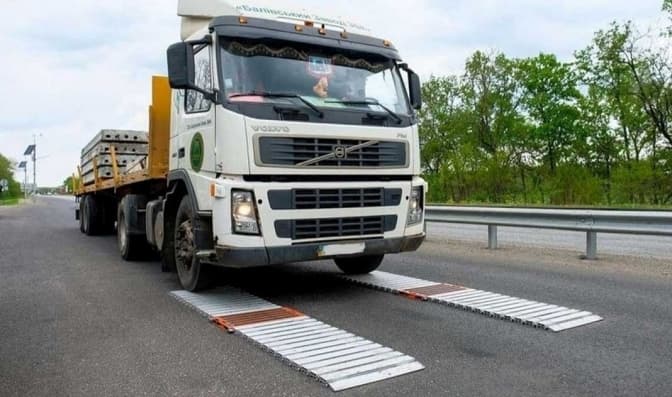 В Україні водіїв знову штрафуватимуть за перевантажені фури