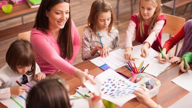 На Львівщині найбільше працівників потребують у галузі освіти