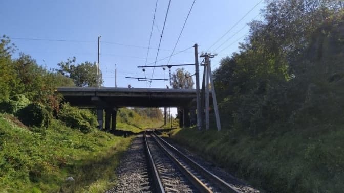У Львові вантажний потяг на смерть збив 30-річну жінку