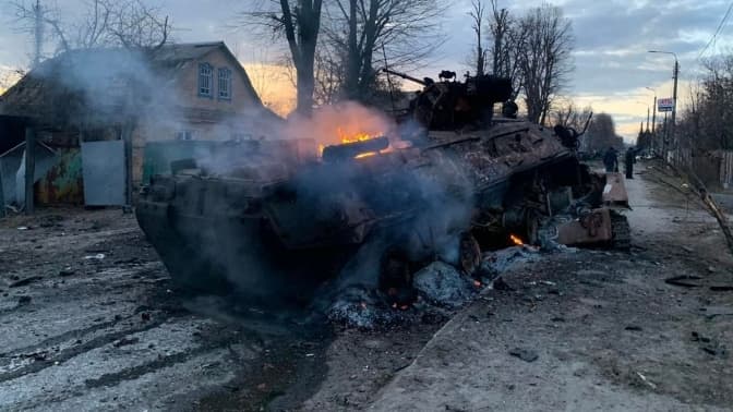 Знищена російська бронетехніка у Бучі, під Києвом / Фото: телеграм Олексія Гончаренка