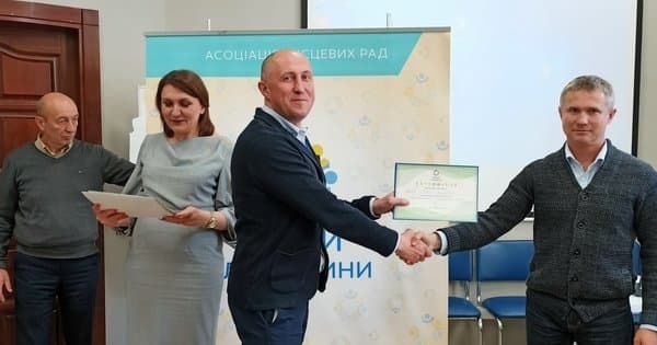 фото Моршинська міська рада(юрій янків посередині)