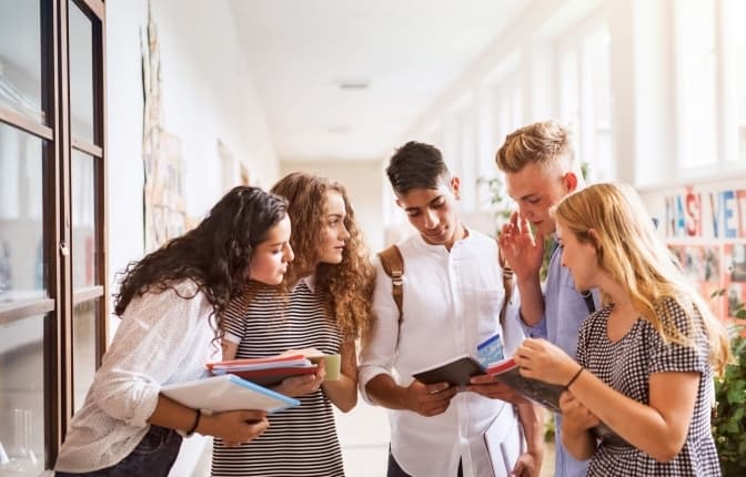 В яких університетах Львівщини зросла кількість вступників і скільки здобуває другу освіту