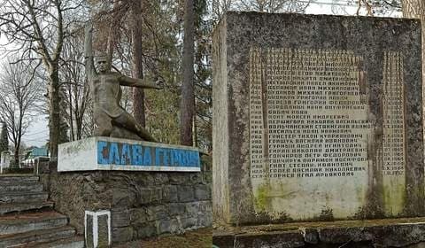 Голова громади на Львівщині написав заяву в поліцію на військових, які демонтували радянський пам’ятник