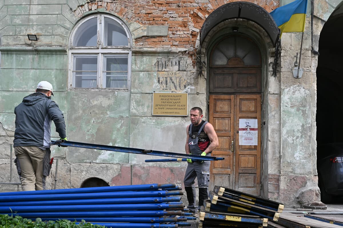 У Львові говорять про реставрацію фасаду театру Заньковецької, але поки є лише 3% від необхідної суми