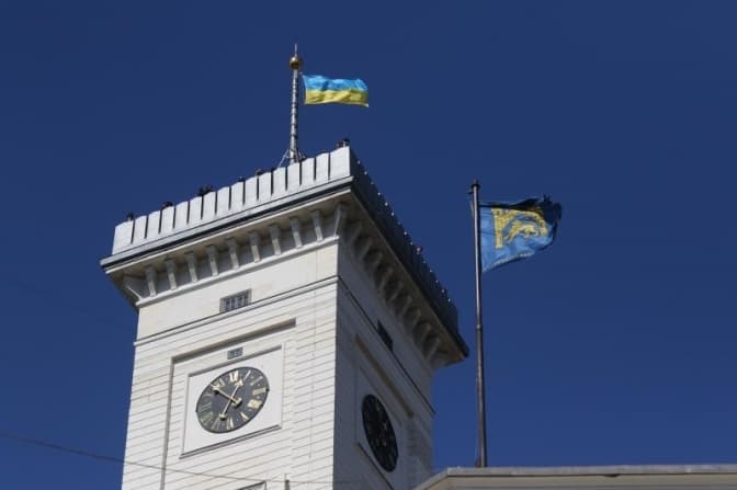 33 роки тому над львівською Ратушею вперше підняли синьо-жовтий прапор