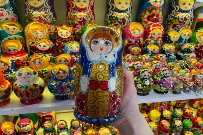«Підпільні» матрьошки. Як у Львові заробляють на російській символіці