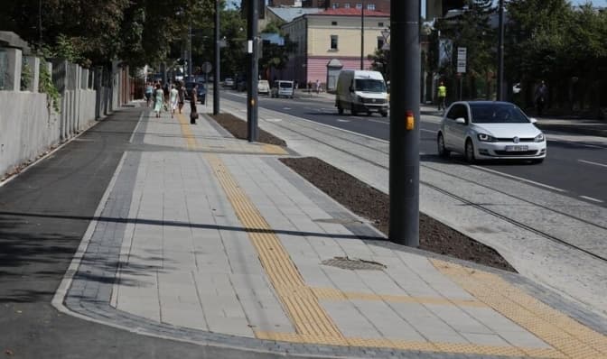 Біля Львівської політехніки ремонтуватимуть тротуар і облаштують велоінфраструктуру