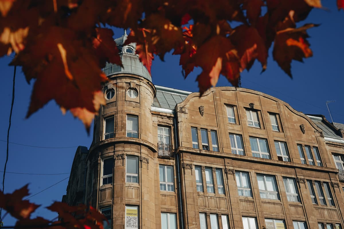 На краю історичної Галицької брами, або Про будинок у Львові, в якому сплелися три образи