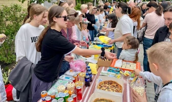 На благодійних шкільних ярмарках у Львові зібрали майже 8 млн грн для ЗСУ
