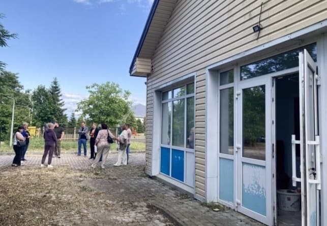 Мешканці села біля Львова вимагають залишити громаді будівлю для амбулаторії: що відомо