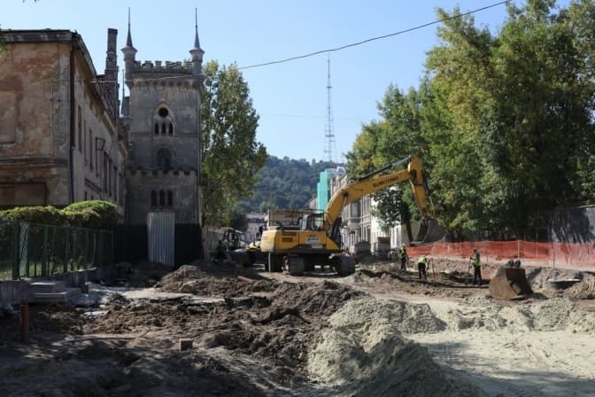 Частину вулиці Богдана Хмельницького у Львові планують відкрити для проїзду до кінця вересня