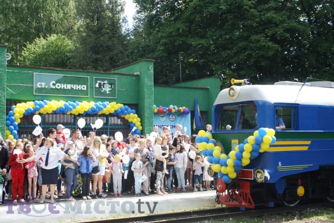 Покататись із «Вітерцем». Дитяча залізниця у Львові відкрила новий сезон. Фоторепортаж