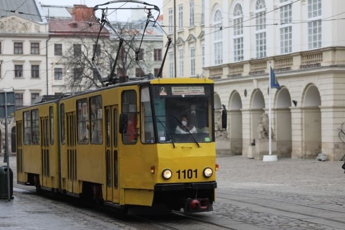 Через урочисті заходи на площі Ринок будуть зміни у русі трамвая №2