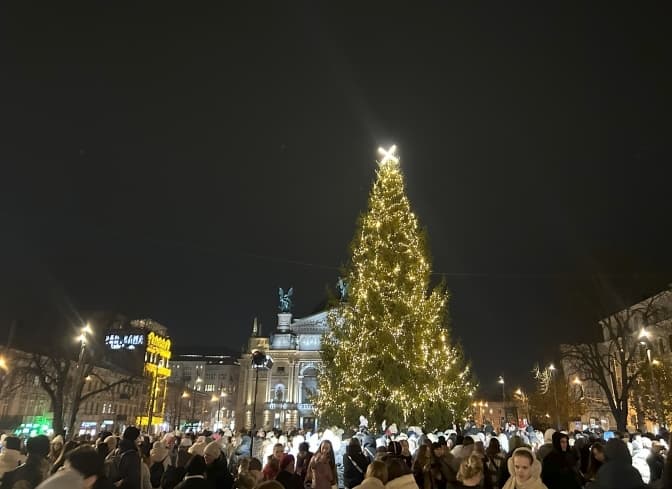 Головна ялинка Львова. Яким було святкове дерево протягом десяти років