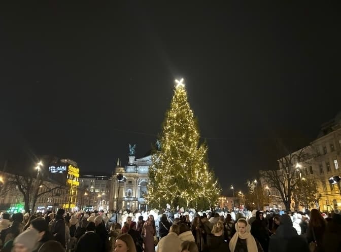 Доки у центрі Львова стоятиме головна ялинка