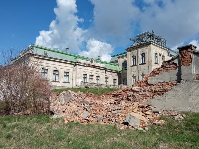 На Львівщині обвалилася частина муру Палацу Потоцьких