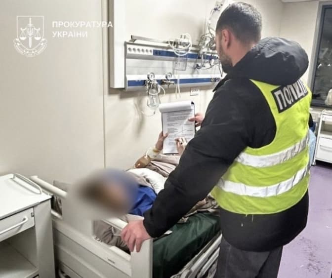 Напад з ножем у школі Києва: підлітку повідомили про підозру у замаху на життя вчительки та учня