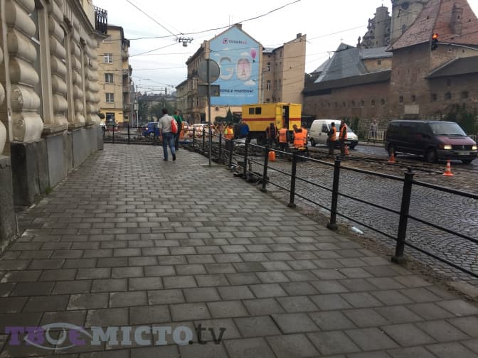 Ситуація на дорогах Львова: ремонт колії на Митній. Доповнено