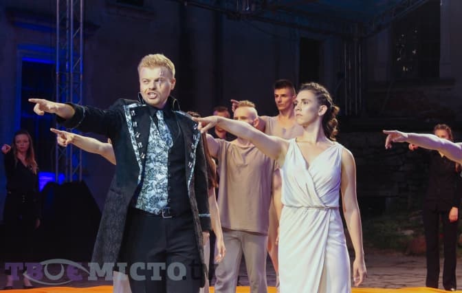 Між спокусою та доброчесністю: як у Свірзькому замку поставили оперу «Алкід». Фоторепортаж