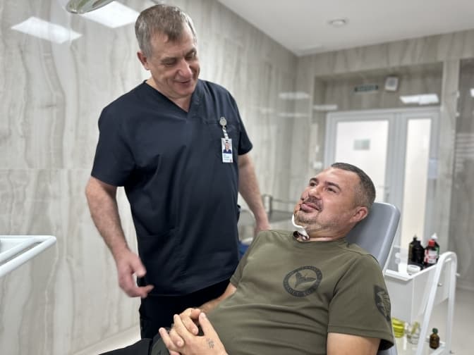Львівські хірурги провели реконструкцію обличчя воїну, пораненому під Ізюмом