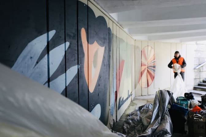 Підземний перехід у Львові розмалювали в стилі твору Станіслава Лема. Фото