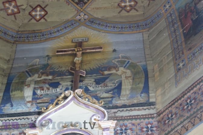 У Цеблові реставрують дерев'яну церкву зі старовинними розписами. Фото