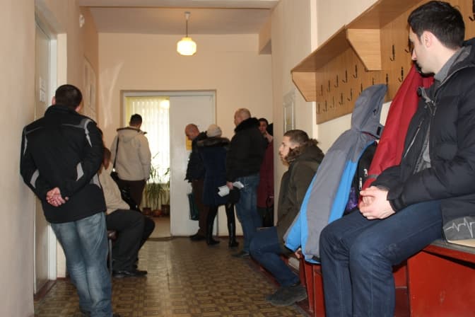 На війну за чоловіком. Репортаж із львівського військкомату