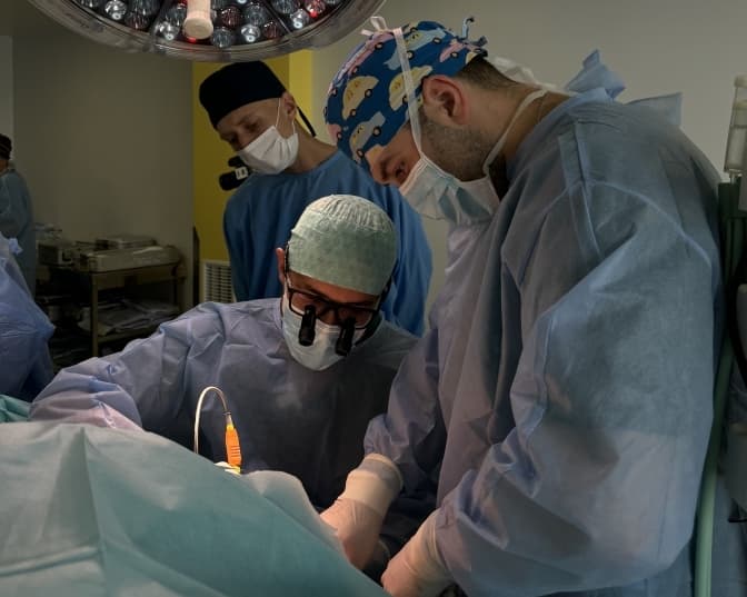 Львівські лікарі прооперували чоловіка з раком молочної залози