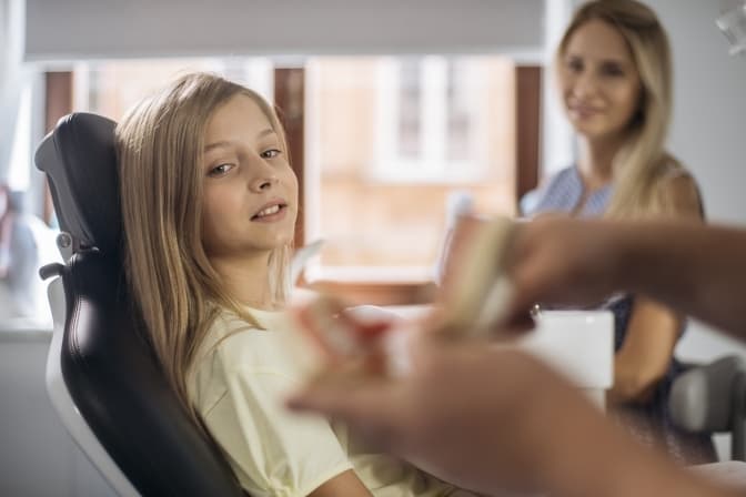 Чому потрібно лікувати молочні зуби та як вони впливають на здоров’я усмішки в майбутньому