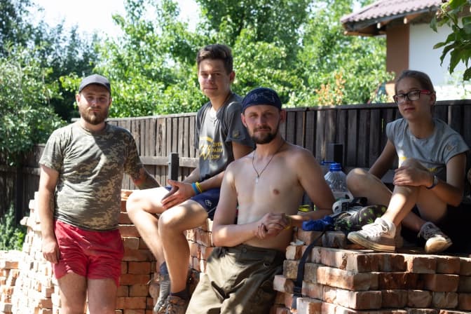 Будувати Україну під AC/DC. Як я була волонтеркою БУР