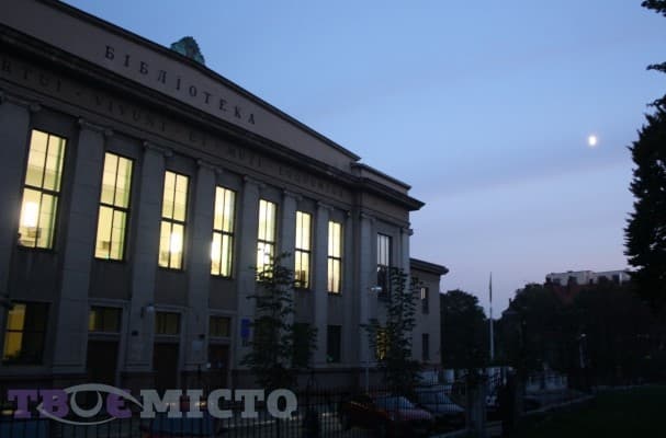 На шпацер з наукою. Як у Львові на вечір ожили відомі вчені