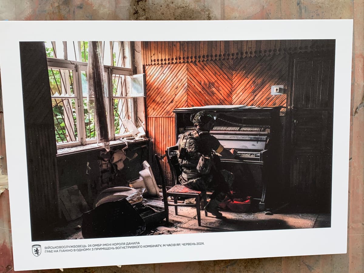 54 тижні боїв за Часів Яр: у центрі Львова відкрили виставку світлин з передової. Фото