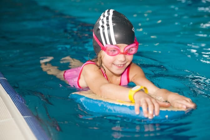 Маленьких львів’ян запрошують на секцію плавання. Локація, ціни