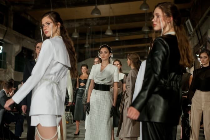 «Я» у тканині, перлинки і дитячі малюнки на одязі. Чим дивував другий день Lviv Fashion Week