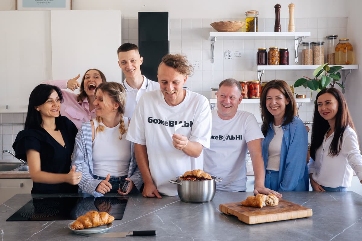 Lviv Croissants і Євген Клопотенко створили круасан Борщ