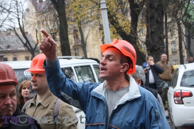 Через страйк шахтарів у Львові перекрили вулицю Винниченка. Фото