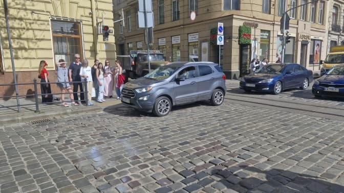 У Львові частина пішохідних переходів не має належної розмітки. Фото