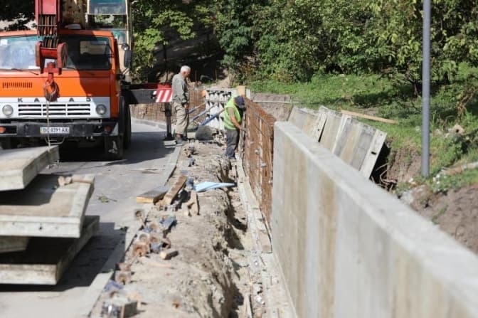 У Львові триває будівництво Меморіалу Героїв Небесної Сотні. Фото