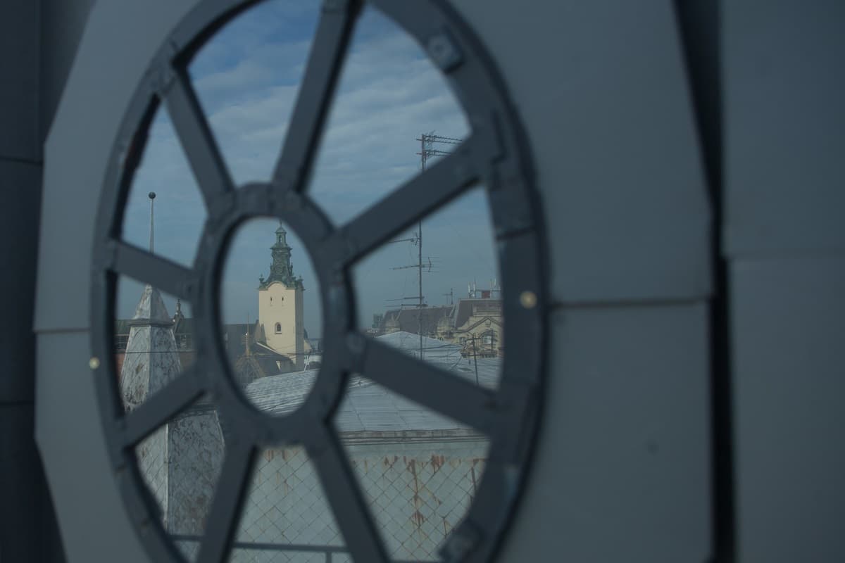 Як у старовинному львівському будинку живуть і співпрацюють нічний клуб та мешканці