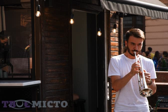 «Це терапія, яка допомагає». Чи варто було проводити Свято музики у скорботний день