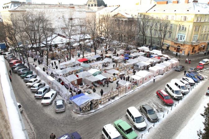 Навколо «Вернісажу» у Львові можуть облаштувати закриту платну парковку