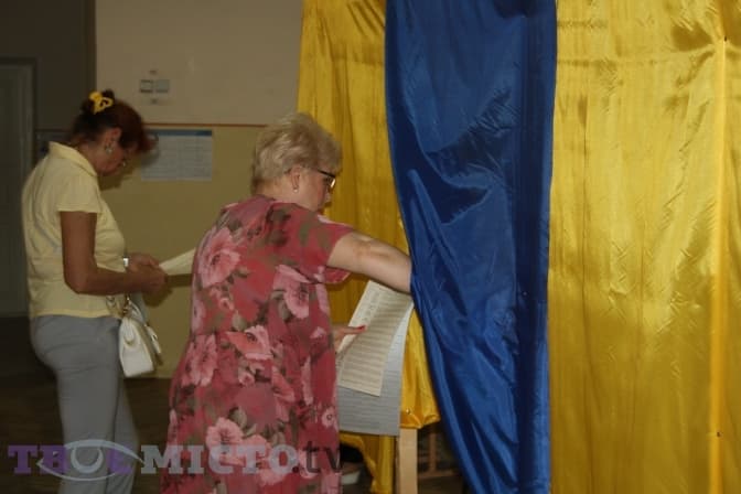 Як львів'яни обирають депутатів Верховної ради. Відео з виборчої дільниці